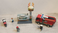 lot LEGO 60214 L'intervention des pompiers au restaurant de hamburger 4 figurine