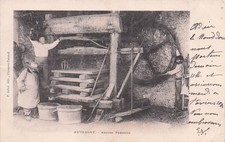 63* AUVERGNE  ancien pressoir    RL54,1069