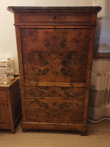 Bureau secrétaire droit - droit, à