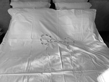 Linge Ancien  Nappe De Mariage Richement Brodée Et Dentelle Au Lacet