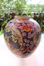 Chinese porcelain vase jar with floral motif and 6 characters mark at the bottom