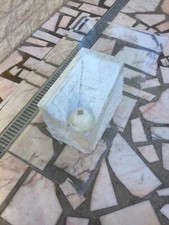 table de salon basse  avec vitre  longueur 108cm x 63 cm  veuillez me joindre 