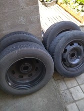 4 PNEUS NEIGE MONTES SUR JANTES TOLE