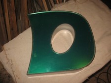 lettre D en plexiglass, enseigne lumineuse.