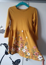 Robe C&A à fleurs couleur moutarde T: 104 - 3 ans