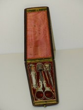 -COFFRET NECESSAIRE A COUTURE XIXe CISEAUX Dé PORTE AIGUILLES PASSE FIL ARGENT