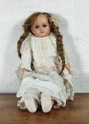 Ancienne belle poupée - belle, en