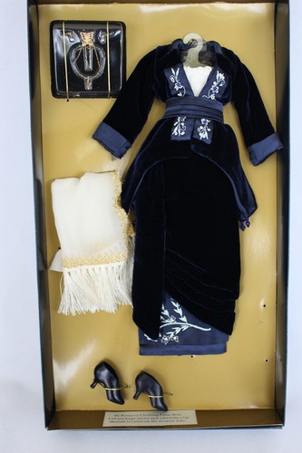 Titanic blue velvet doll - blue,