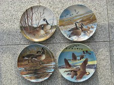 4 ASSIETTES DE COLLECTION PORCELAINE Décor CANARDS 21,5 cm
