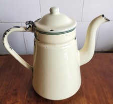 Ancienne cafetière émaillée jaune pâle, liseré vert