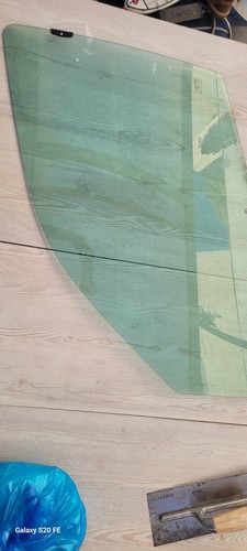 Vitre avant gauche - avant,