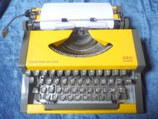 Machine à écrire Olympia  AEG Dactymétal de luxe Jaune, + coffre transport