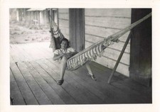 ANCIENNE PHOTO GUYANE ~1950 REGION DE L'OYAPOCK JEUNE FEMME DANS SON HAMAC