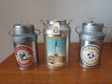 Trois boites à lait publicitaires métalliques 14 et 15 cm
