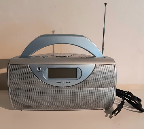 Poste radio reveil grunding - radio,reveil,