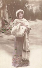 CP BONNE ANNEE FEMME MANCHON