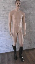 Mannequin homme avec bottes