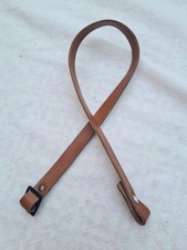 jugulaire de casque adrian en reproduction