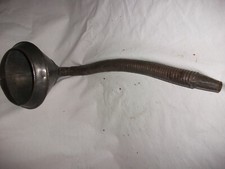 Entonnoir métal avec bec flexible années 40 en très bon état