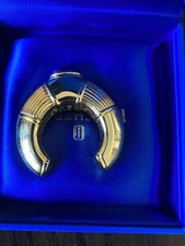 Broche Boucheron Parfums Jaipur Bleu Métal Doré Dans Son Écrin