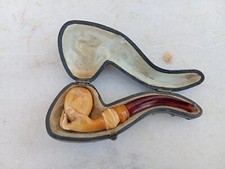 ancienne pipe en écume de mer patinée sculptée main tenant un oeuf  tuyau ambre