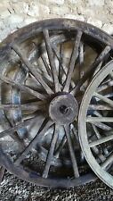 Véritable roue bois ancienne, charrette a foin. 