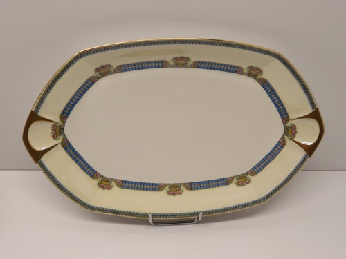 Tres grand plat - *, forme