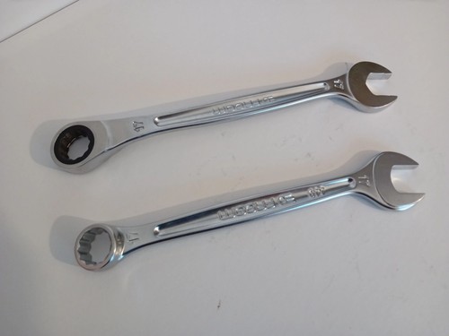 Lot cles plate - 2, 17