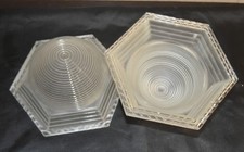 2COUPELLES EN VERRE MOULLE TYPE ART DECO D'UN LUSTRE