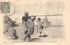 Maroc - OUJDA - Un soldat de la Mehalla du Sultan (orthographié Mahalla) avec so