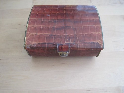Ancienne boite tôle - boite, en