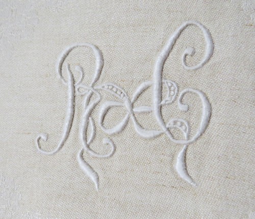Grande nappe ancienne damassee - grande,