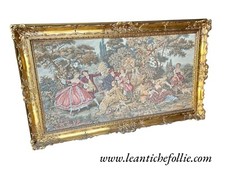 Majestueuse tapisserie d'époque avec cadre baroque doré - scène rococo avec p...