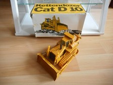 Bulldozer Conrad Caterpillar Cat D10 en jaune au 1:50 en boîte