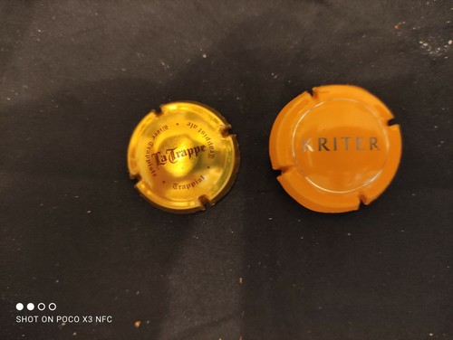 Deux capsules bouteilles - de,