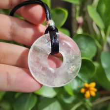 Collier en pierre voyante