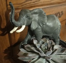 ANCIENNE FIGURINE PAPO 2006 - L'éléphant d'Afrique -  PVC - Longueur 18cm . Tbe