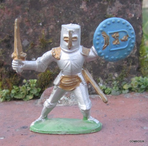 Cyrnos moyen age figurine - age,