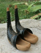Paires de petits sabot de bethmale en bois et cuir