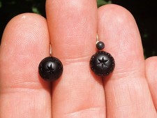 LOT / 2 BELLES DORMEUSES ANCIENNES en OR 18K 750 et PIERRE NOIRE/ DEPAREILLEES !