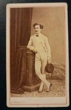 CDV D'Hérou Grenoble  c 1860 Homme Costume Blanc Torero / Danseur ? Portrait 