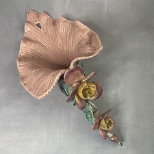 Bouquetière vase cornet mural barbotine majolique fleurs Haut.~30.5cm