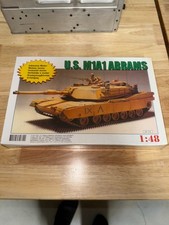 MAQUETTE CHAR  1/48  U.S. M1A1  ABRAMS   (AVEC MOTEUR)