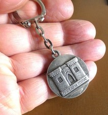 Ancien porte cle métal Cognac Otard Chateau de Cognac, Années 60.