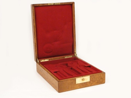 Boîte nécessaire à - boîte, ou