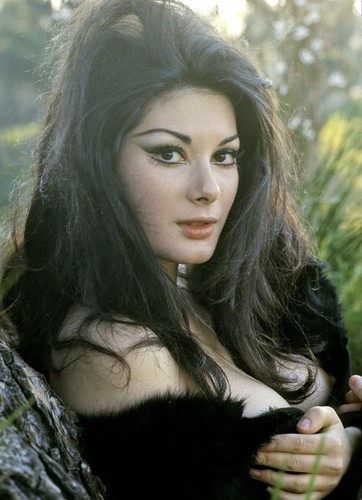 Edwige fenech different - edwige, 20