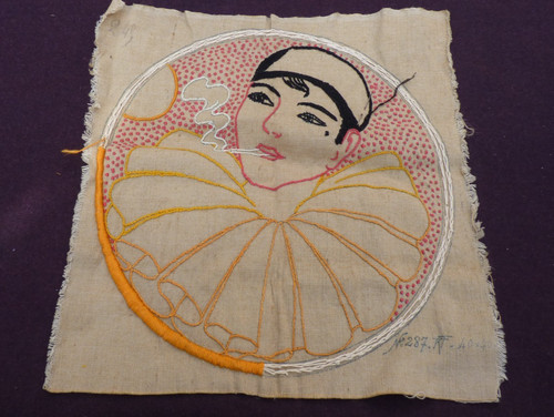 Broderie ancienne pierrot - ancienne,