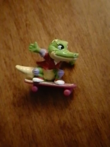 Kinder surprise crocodiles - surprise,
