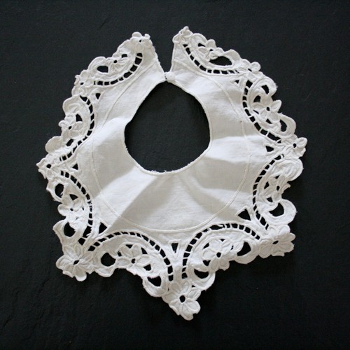 Ancien col brode pour - pour, poupee