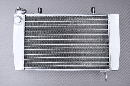 Radiateur eau type racing - d'eau,